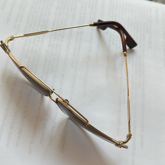 Burberry NWT Lim. Edit. sunglasses gorgeous gold frame w/ gray lenses. no case - Picture 4 of 7